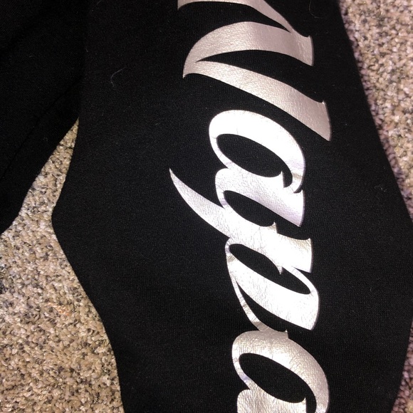 Sweatshirt - Picture 2 of 3